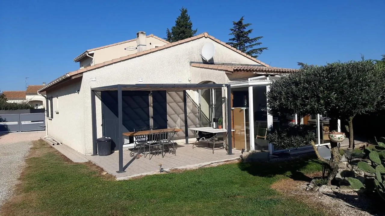APPARTEMENT T1 PROCHE GARE TGV VALENCE ROMANS PISCINE et PARKING PRIVES STUDIO NESTOR Alixan 0*,  France